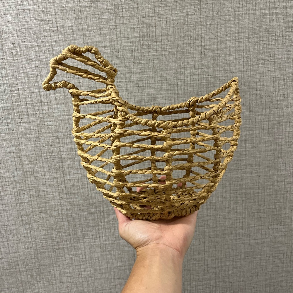 Chicken shaped basket